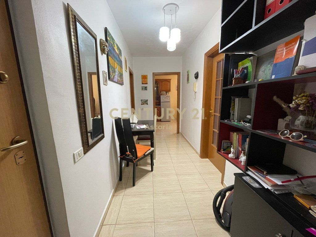 AFFITTASI APPARTAMENTO 1+1 VIA KAVAJES, VICINO AL CENTRO.