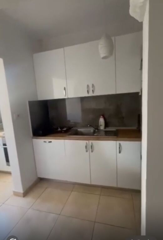 Jepet me qera apart 1+1 i mobiluar te Varri i Bamit