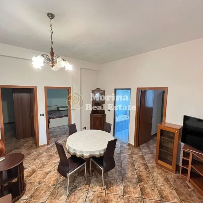 Qera | Shtëpi private 2 + 1 | Rruga e Durrësit | 600 €/muaj