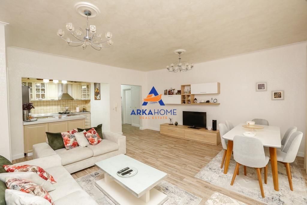 JEPET ME QERA APARTAMENT 3+1+2+2 BALLKONE "NE QENDER" 1200 EURO