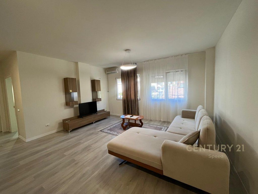 2+1 apartment for rent at Zogu i Zi!!