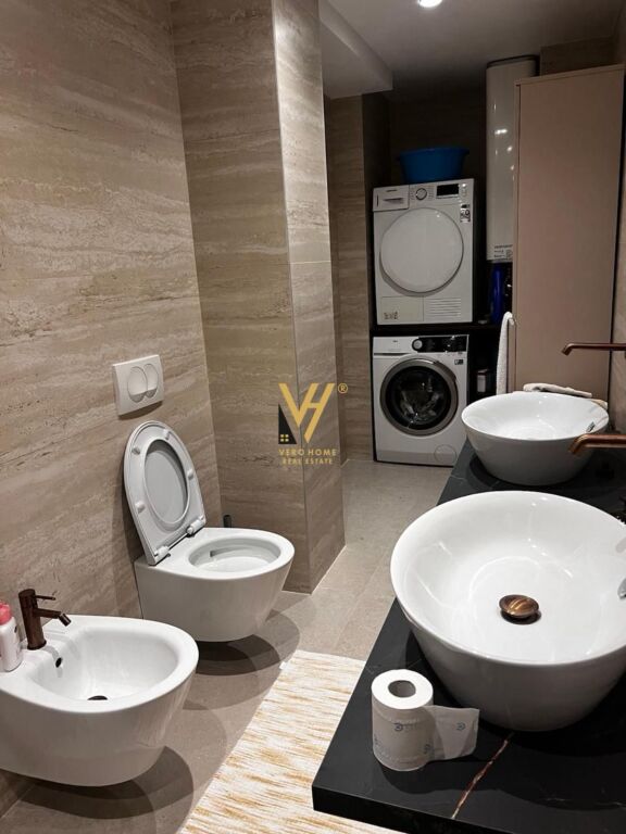 SHITET APARTAMENT 3+1+2+VERANDE TE BLLOKU 750.000 EURO