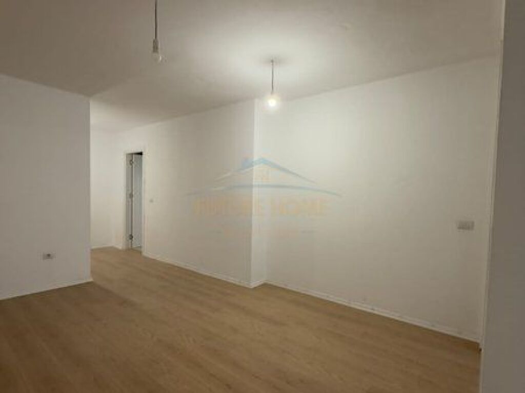 Shitet, Apartament 1+1, Kombinat