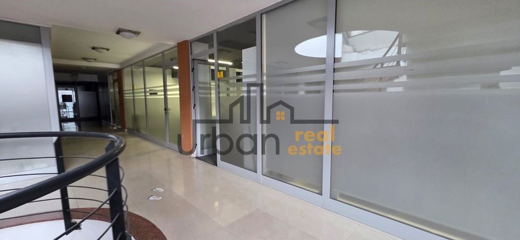 Qera, Zyrë , Pazarin e Ri, Tiranë - 1100€ | 72 m²