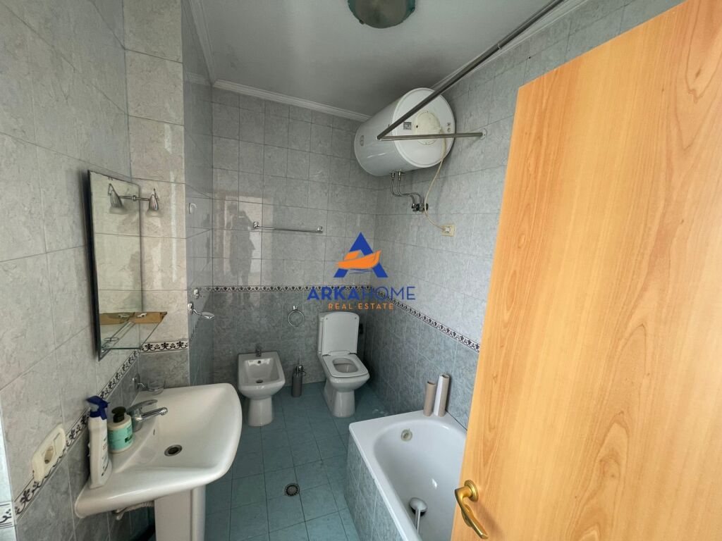 JEPET AMBIENT ZYRE 3+1+2+2BALLKONE "TE ISH-EKSPOZITA" 1000 EURO