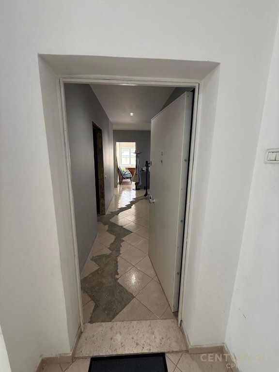 Apartament 3+1+2 +80m Verande Per shitje në Fresk, Tiranë