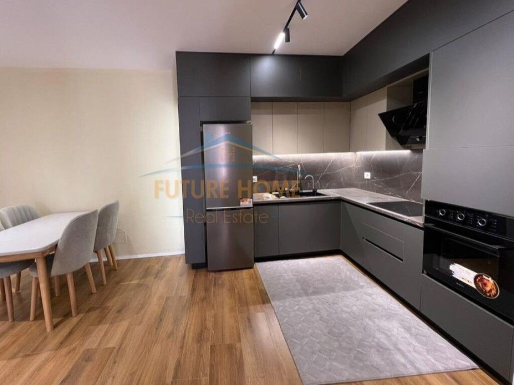 Shitje, Apartament 1+1,Galeria Roma , Rruga e Kavajes, Tirane !