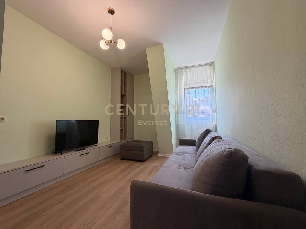 MBRAPA GLOBE, SHESIM APARTAMENT 2+1+POST PARKIMI