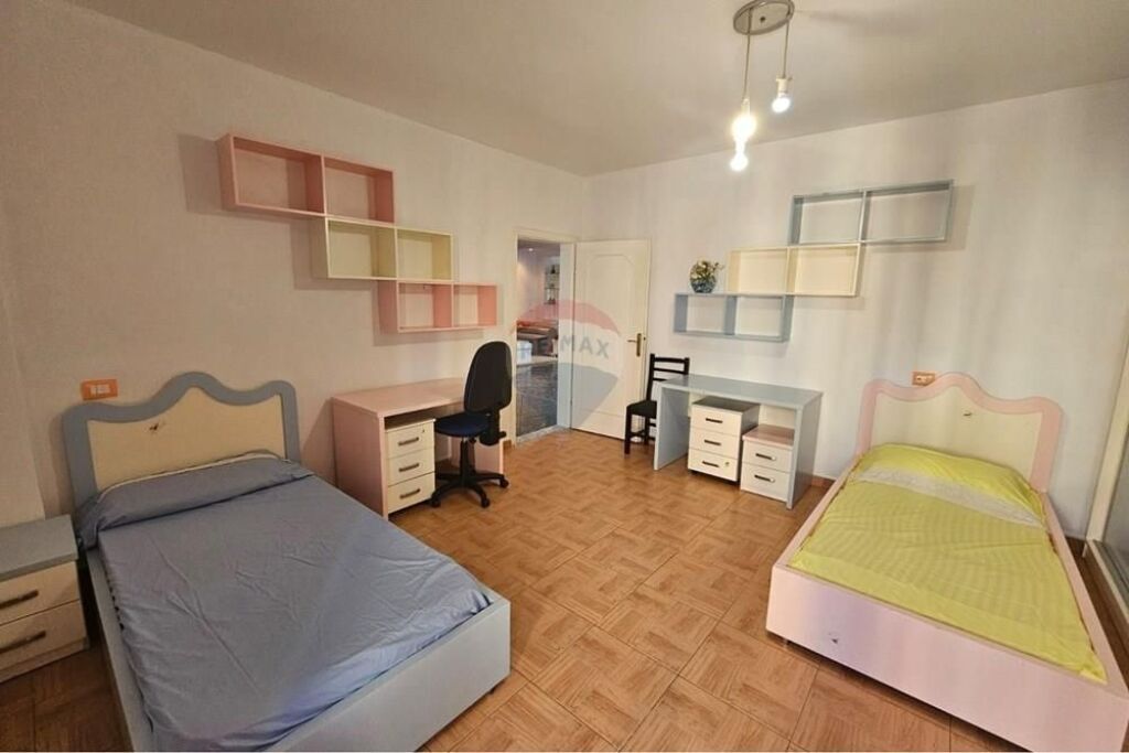 Apartament 2+1 per qira tek Komuna e Parisit!