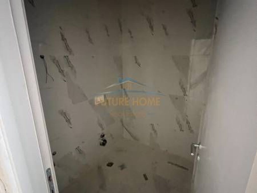 Shitet, Apartament 2+1+2 Rruga e Elbasanit, Tiranë.