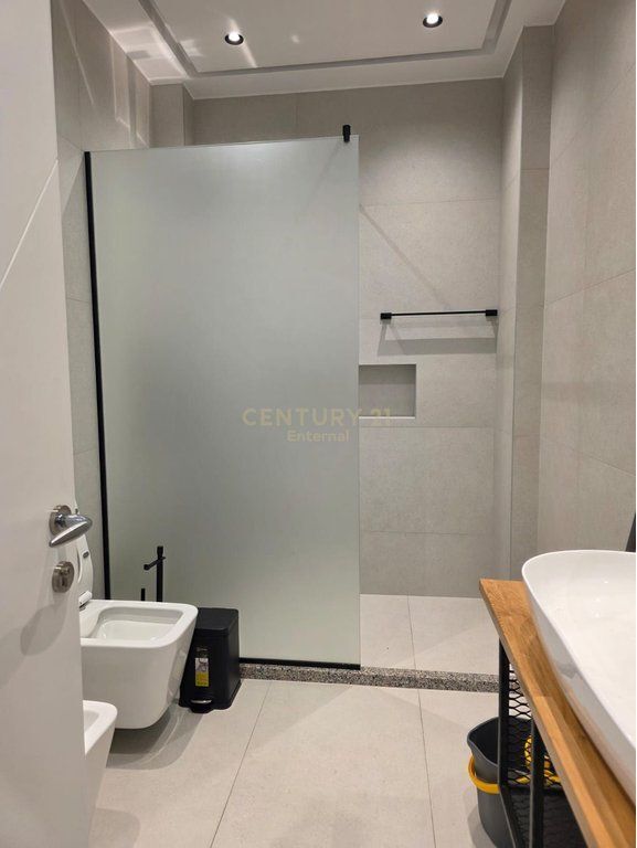 Vile 2 - kateshe me Qira tek Rruga Dalip Topi