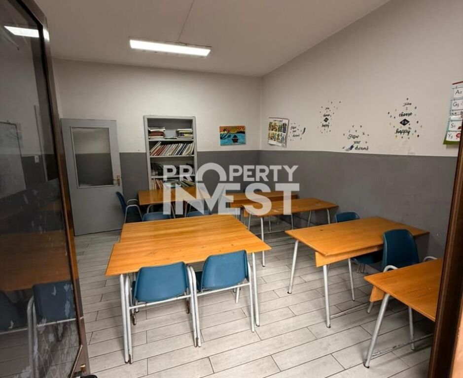 Locale Ufficio in Affitto a Bllok, vicino a Piazza Willson