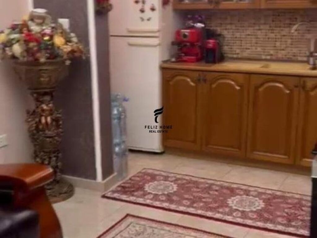 APARTAMENT ME QERA 2+1 ISH EKSPOZITA 70.000 LEKE FH-68349