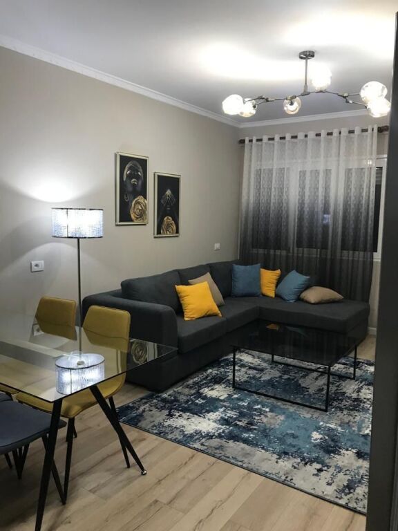 JEPET ME QIRA | Apartament 1+1 – Komuna e Parisit (ngjitur me Qendrën Kristal)
