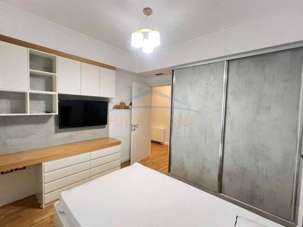 Qera, Apartament 3+1+2+ 2 Poste Parkimi, Komuna e Parisit