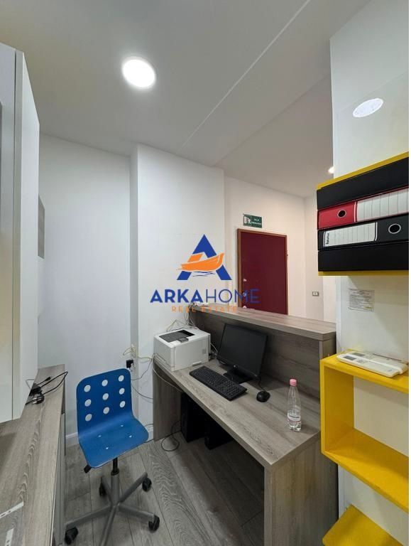 JEPET AMBJENT ZYRASH ME QERA 270M2 "KIKA 2, KOMUNA E PARISIT" 4000 EURO BRUTO