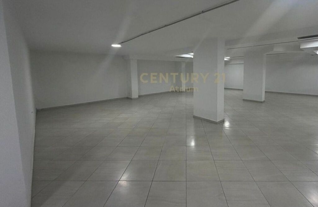 Ambient komercial per qira , Blloku