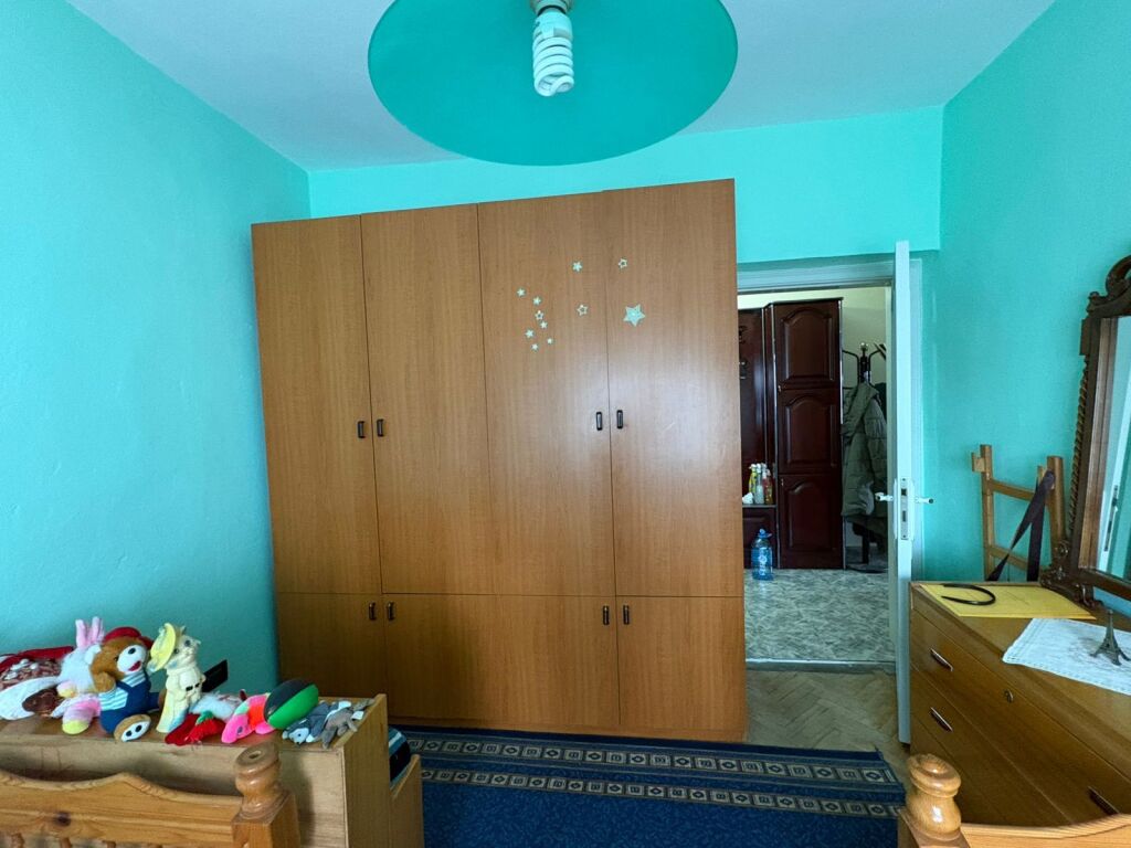Jepet me qera apartament 2+1, Xhamia e Tabakeve Rr Elbasanit