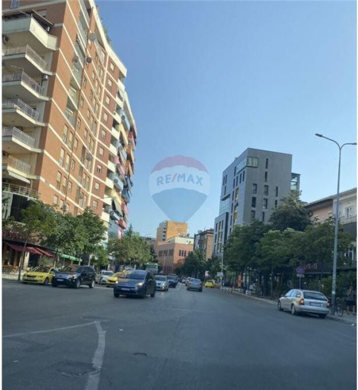 Njesi biznesi fantastik per shitje buze rruge!