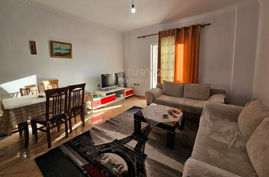 Vendiamo appartamento 1+1 + 2 balconi a Don Bosko