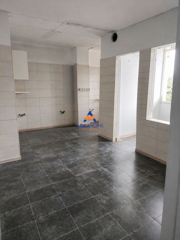 JEPET ME QERA APARTAMENT 1+1 "NË ELBASAN, QENDËR" 30000 LEKE