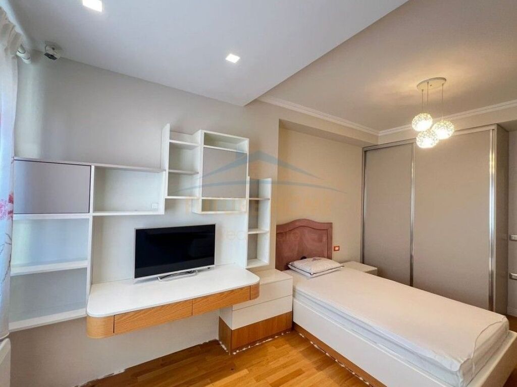 Qera, Apartament 3+1+2+ 2 Poste Parkimi, Komuna e Parisit