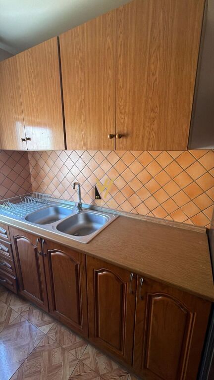 JEPET APARTAMENT 2+1+VERANDE ME QIRA NE DON BOSKO 50.000 LEKE