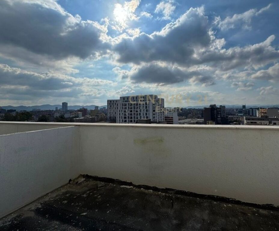 Garsoniere ne shitje, Spitali Amerikan 2