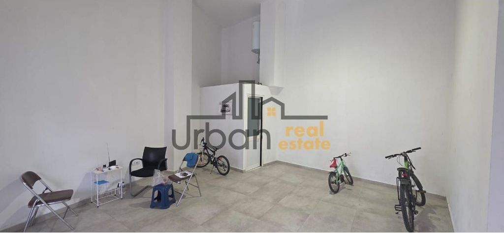 Qera, Dyqan, Prane Rruges se Barrikadave, Tirana - 400€ | 40 m²