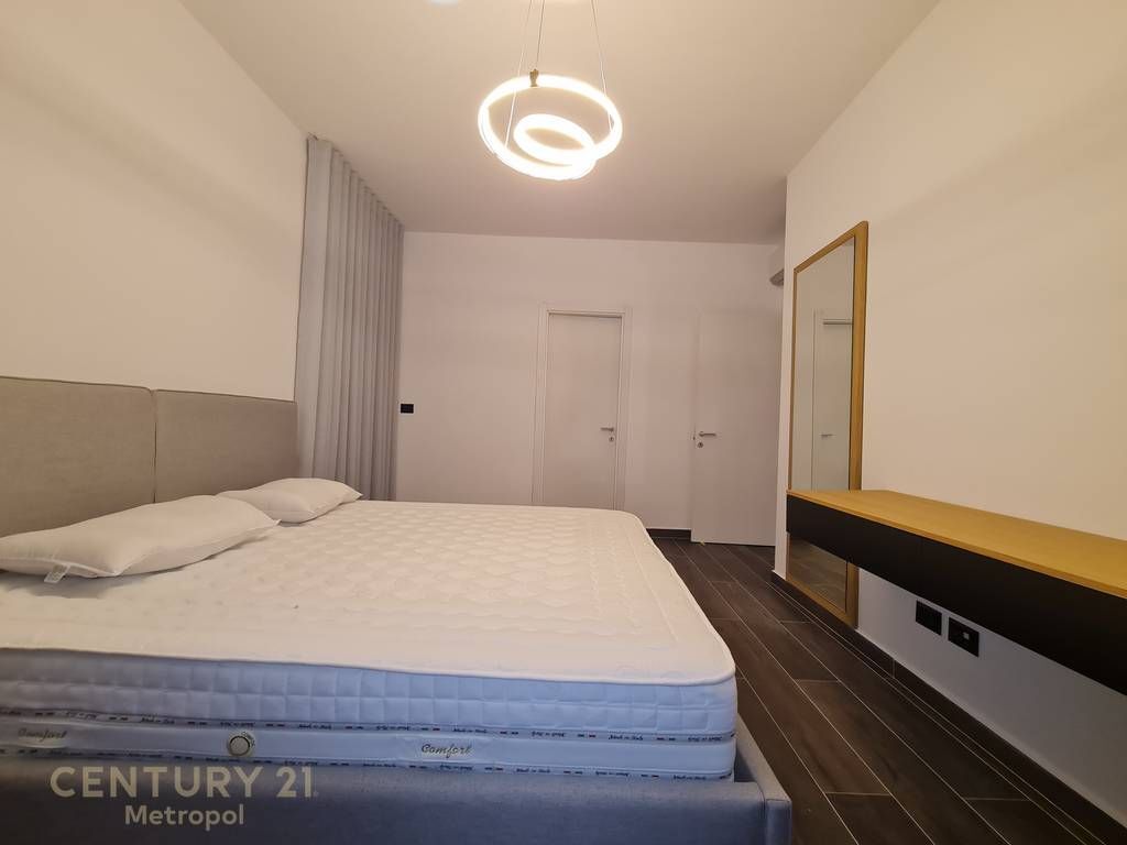 Ofrohet për qira apartament 2+1+2 në rezidencën “Sofia Hill”, pranë TEG.