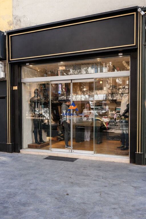 BUSINESS PREMISES FOR RENT 28M2 "MYSLYM SHYRI" 800 EURO