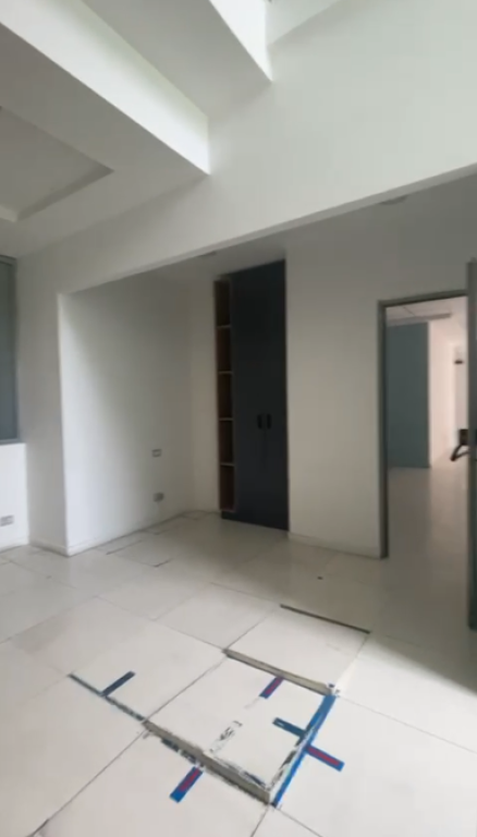 🏢Si affitta unità commerciale di fronte al Complesso Delijorgji❗