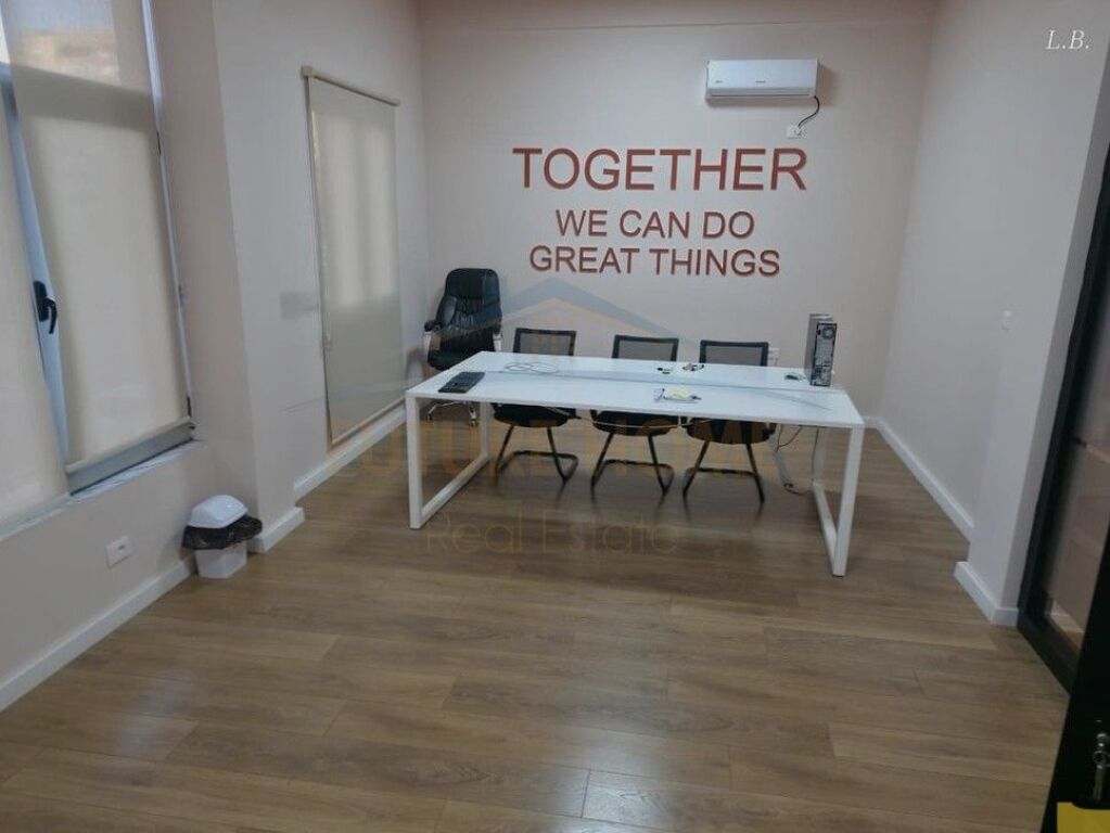 Ufficio in Affitto 200 m² in Via Shkëlqim Fusha, Comune di Parigi, Tirana