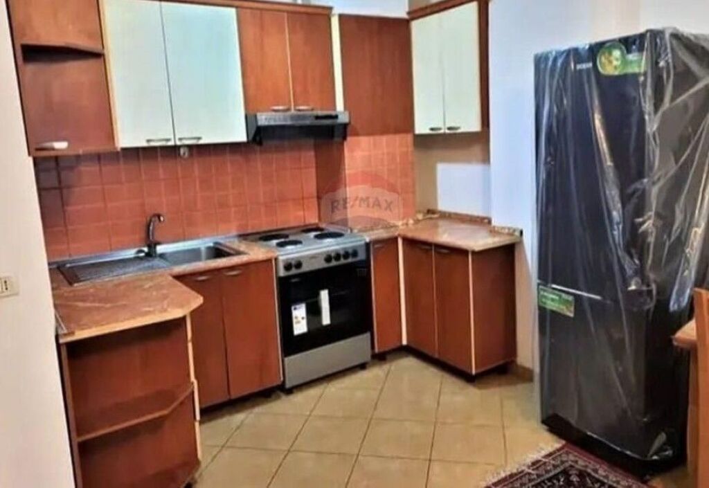 Apartament - Për Shitje - Rruga 5 Maji, Tiranë(ID: 530411014-17)