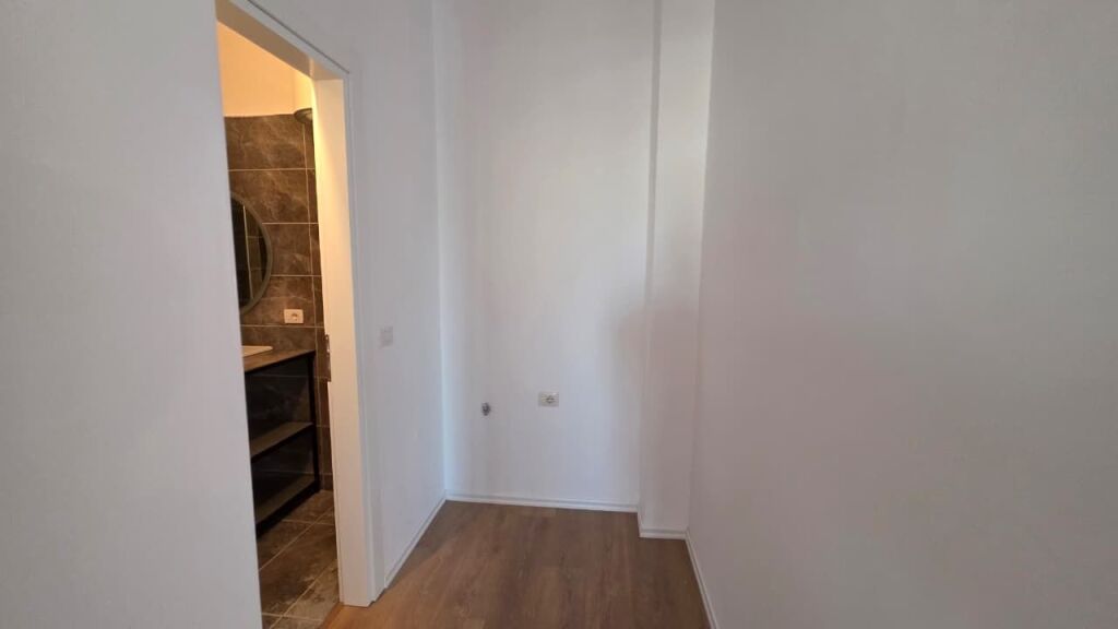 🏡 OKAZION NË VLORË – Apartament 2+1 pranë Portit &amp; Vlora Marina