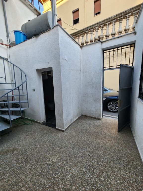 🏠 Jepet me Qera Kt.1 i një Vile : 1+1 (📍Rr.Bardhyl - Oslo )🔥Privatësi &amp; Qetësi ✨️ 40,000 Lekë / Muaj