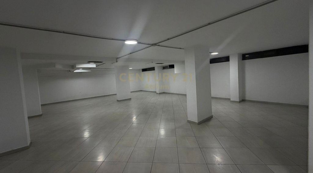 Ambient komercial per qira , Blloku