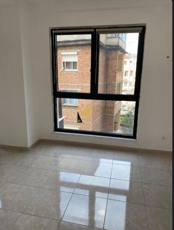 JEPET APARTAMENT 2+1+BLK ME QERA TE PAZARI I RI 800 EURO