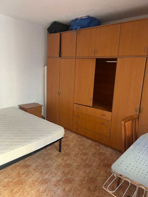 🏠 Jepet me Qera Kt.1 i një Vile : 1+1 (📍Rr.Bardhyl - Oslo )🔥Privatësi &amp; Qetësi ✨️ 40,000 Lekë / Muaj