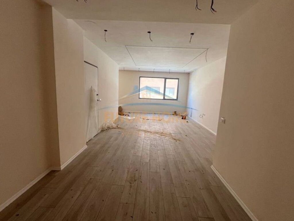 Shitet, Apartament 2+1+2 Rruga e Elbasanit, Tiranë.