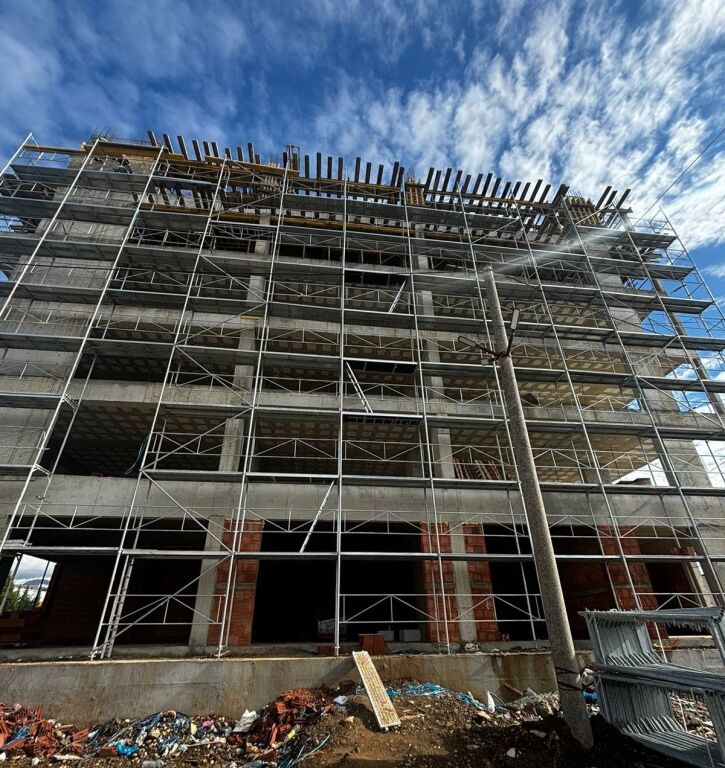 Vanetino 4 MUNDESI PER KESTE KAMEZ