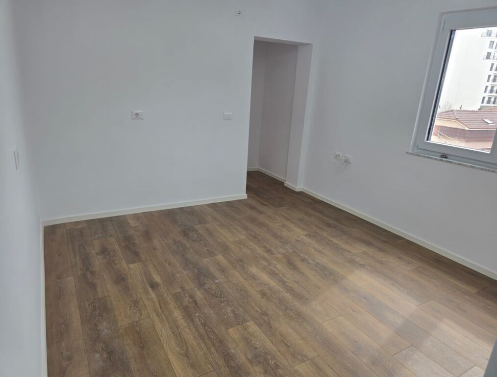 Apartamwnt 1+1 per shitje Shkolla e Kuqe ! 122,000€