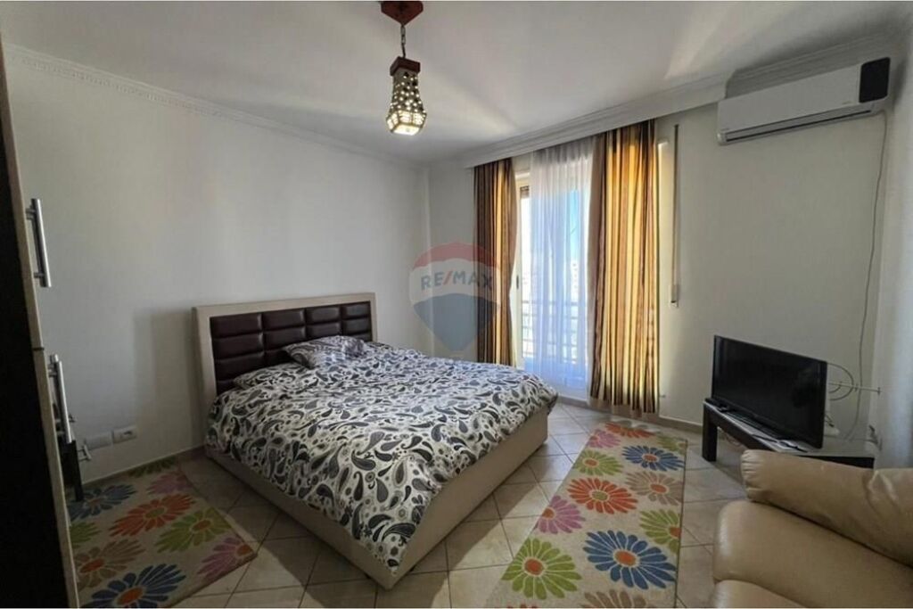 APARTAMENT PER QIRA  2+1 +2 RRUGA E BARRIKADAVE!