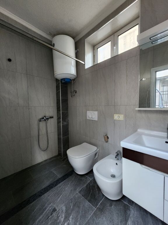 🏠 Jepet me Qera Kt.1 i një Vile : 1+1 (📍Rr.Bardhyl - Oslo )🔥Privatësi &amp; Qetësi ✨️ 40,000 Lekë / Muaj