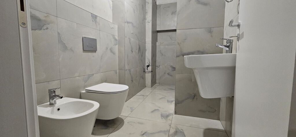 ZYRE ME QERA 66.6M2 LAPRAKE 600 EURO FH-68654