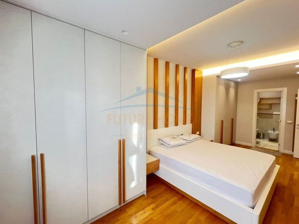 Qera, Apartament 3+1+2+ 2 Poste Parkimi, Komuna e Parisit