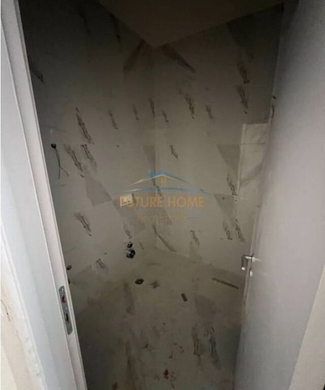 Shitet, Apartament 2+1+2 Rruga e Elbasanit, Tiranë.