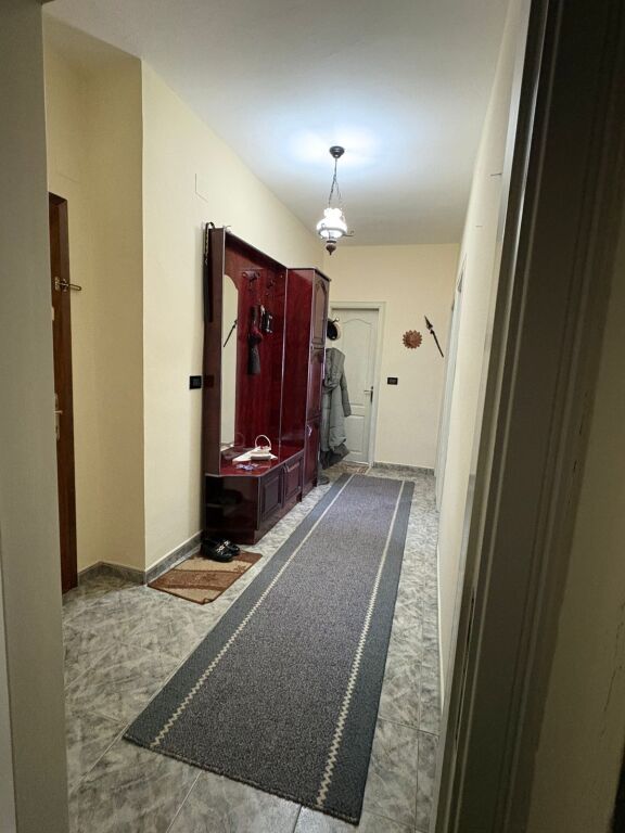 Jepet me qera apartament 2+1, Xhamia e Tabakeve Rr Elbasanit