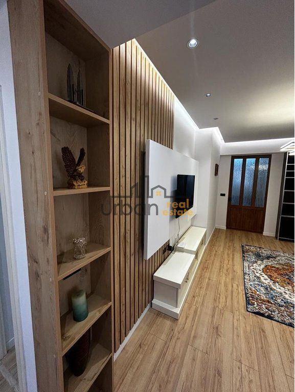 Affitto, Appartamento 2+1+2, 21 Dhjetori, Tirana - 1000€ | 120 m²