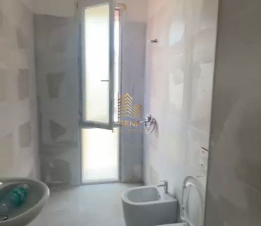 Affitto, Locale per Attività Commerciale,3+1+2+blk, Vicino alla Farmacia 10-90.000 Lek/Mese